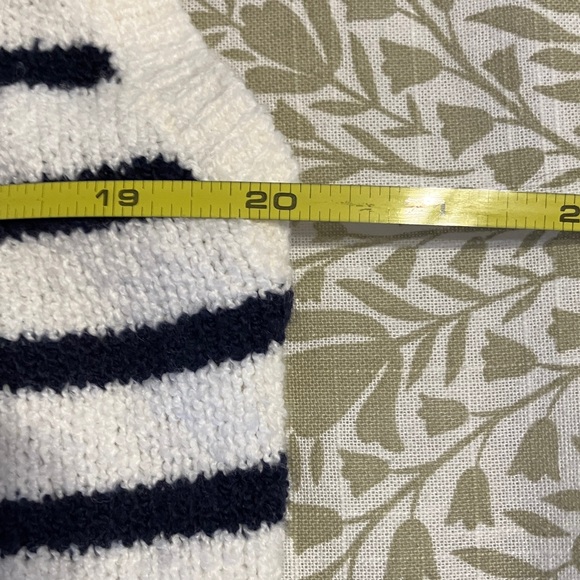 Universal Thread Cream Knit Sweater with Navy Label - Picture 5 of 8